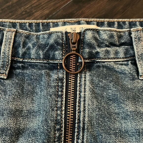 Free People Denim Zip It Up Frayed Hem Mini Skirt Size: 26 - Picture 8 of 9
